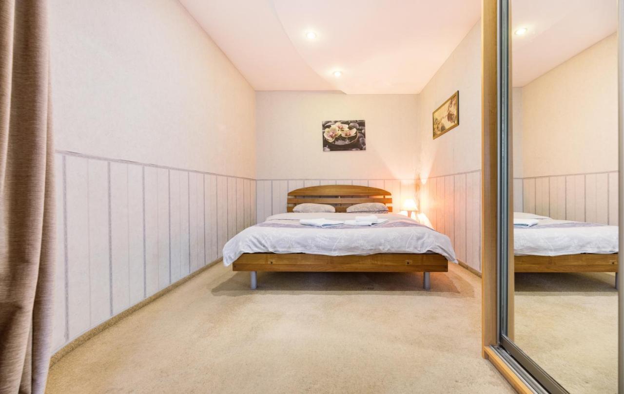 Ferienwohnung На Палаце Спорта Kiew Exterior foto